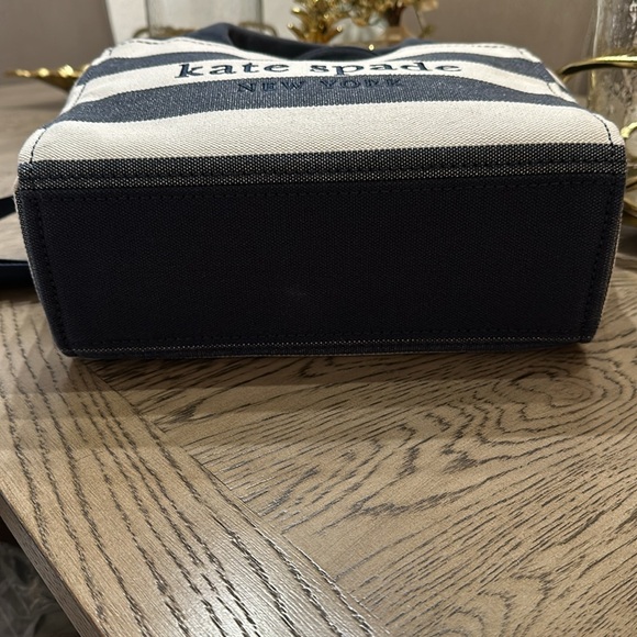 SUMMER IS HERE!🏖️ New Kate Spade Tote ♠️ - Picture 6 of 10